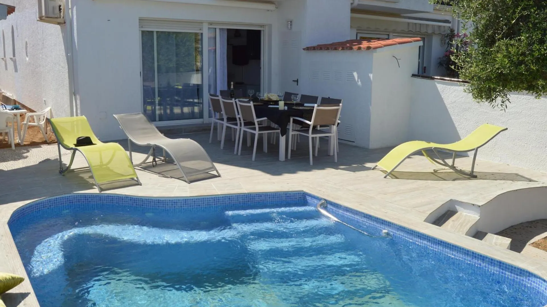 Casa vacanze Casa Con Piscina, Amarre Y Aire Acondicionado Para 8 Personas En Zona Tranquila De Empuriabrava - Hisp-288-36